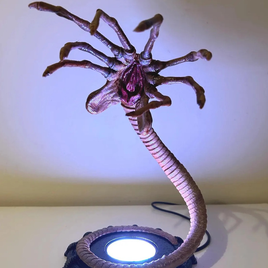 Alien Facehugger Lamp Nightlig - Home Lighting And Decor のレビューと価格
