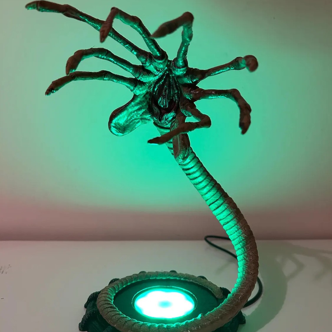 Alien Facehugger Lamp Nightlig - Home Lighting And Decor のレビューと価格