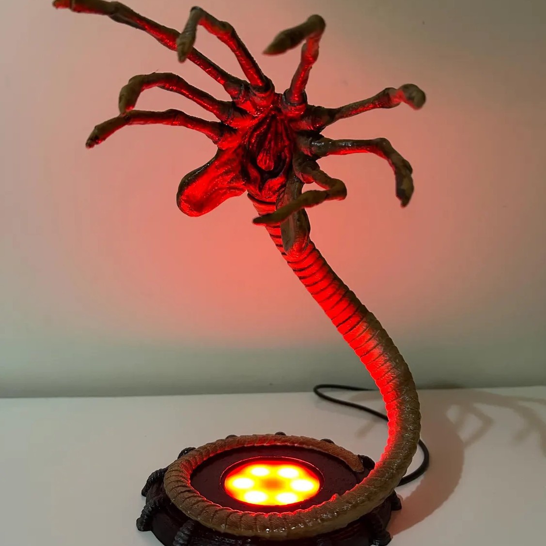 Alien Facehugger Lamp Nightlig - Home Lighting And Decor のレビューと価格